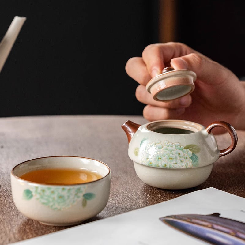 Ruyao Hydrangea Ceramic Teapot+ Teacup Set, Crackled Glaze Portable Tea Set, Suitable for Home Office Desktop Decoration and Use, Party Atmosphere Decorative Item, Holiday Gift for Friends