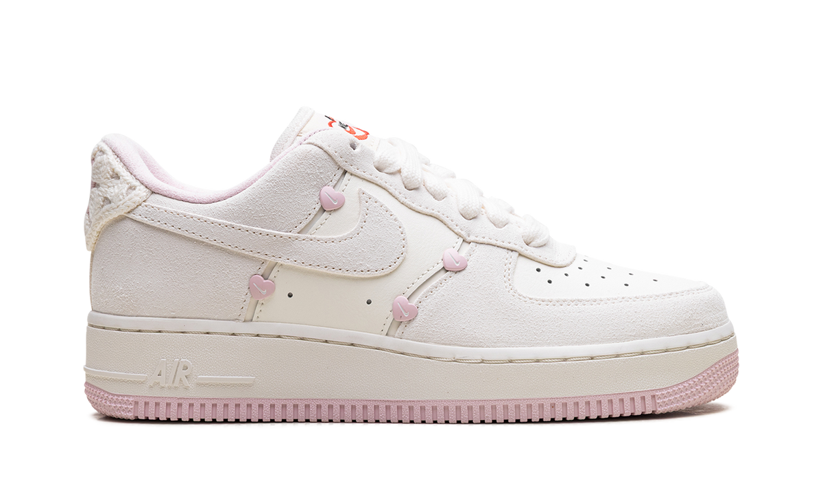 Air Force 1 Low WMNS "Valentine's Day" HV5992 111